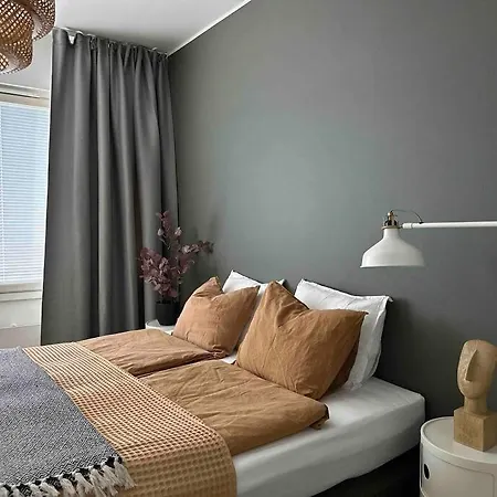 Modern With Great Location, Free Parking And Netflix *